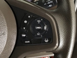 【アダプティブ・クルーズ・コントロール】予め設定した車速内でクルマが自動的に加減速。 前走車との適切な車間距離を維持しながら追従走行し、高速道路でのドライバーの疲労を軽減してくれる嬉しい機能付♪