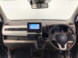 【前方視界】開放的な前方視界!運転がしやすく疲れにくいです♪窓が大きく、見通しがとっても良いおクルマですよ♪