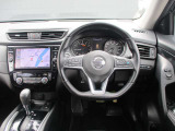 エクストレイルの運転席廻りになります。