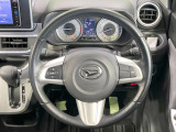 【純正革巻きステアリング】上質な革を使用することで、手にしっかり馴染みとても運転しやすいハンドルです♪