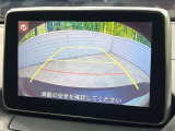 【バックカメラ】駐車時に後方がリアルタイム映像で確認できます。大型商業施設や立体駐車場での駐車時や、夜間のバック時に大活躍!運転スキルに関わらず、今や必須となった装備のひとつです!