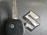 【キーレス】少し離れた場所からでもボタン一つでドアの開錠・施錠ができるのでとっても便利!ドアの鍵穴周りに傷をつけることもありません♪