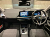 ☆センターパネルを運転席側に僅かに傾けたBMW独特のインパネ☆【駆け抜ける歓び】はここからもスタートしております☆