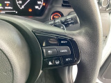 ハンドルにHondaセンシング系のクルーズコントロールやレーンキープアシストなどの操作スイッチが装備されています。ハンドルから手を離さず安全に操作できます。