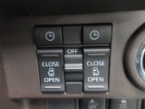 運転席から操作できる両側パワースライドドアのコントロールスイッチです(挟み込み防止機能付)