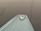 【スマートブレーキサポート】走行中に前方の車両等を認識し、衝突しそうな時は警報とブレーキで衝突回避と被害軽減をアシスト。より安全にドライブをお楽しみいただけます。