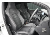 R-ライン専用バッケトシートは滑りにくく、またホールド性に優れ長時間の運転でも疲れにくい設計になっております。