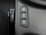 ドライブモードが選択できるセレクトスイッチを装備しています。