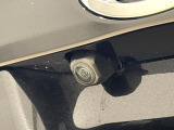 バックカメラ ナビゲーション等を装着した場合には車両の前後左右に搭載した4つのカメラにより、車庫入れや狭い道でのすれ違いをしっかりサポートするパノラマモニター対応カメラが付いてます