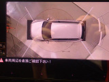 バックモニター+アラウンドビューモニター付きで真上から見た様な画像がモニターで見る事が可能、狭い駐車場や死角の障害物も確認でき、とっても安心です。