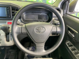 インテリアに合わせたデザインのステアリングは、運転される方のことも考え、運転しやすい形状、大きさです。是非一度、実際に触ってお確かめください。
