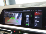 リアビューカメラ。ガイドラインとパークディスタンスコントロールで安全に車庫入れ可能。