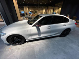 BMWを熟知したメカニックによる、360度の納車前点検。ドイツ本国と同様の教育・訓練を受けたメカニックが徹底的に点検、整備した後にお客様にお引渡しします。