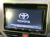 【メーカー純正ナビ】インテリアに溶け込むスタイリッシュな「専用設計」メーカーナビを装備♪視認性や操作性など基本性能にも優れ、より上質なカーライフをお楽しみいただけます。