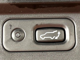 【パワーバックドア】スマートキーや運転席のボタンを押すだけでリアゲートが自動で開閉します!荷物を持っている時や、高い位置にあるバックドアを閉める際に便利な機能です♪