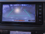■バックモニター■  車両後方の映像を画面に表示し、駐車などの後退操作をサポートします。