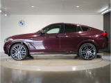 【XDrive】強大なパワーをXdriveシステムが瞬時に理想的な可変配分を行い、かつてない安心・快適・スポーティな走りを約束します。走行状況に応じてトルク配分を最適化してくれる優れものです!
