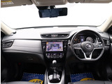 お車選びをお楽しみ頂けるよう、在庫車の展示スペースを十分に確保しております。