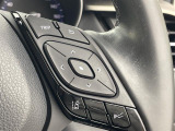【レーンディパーチャーアラート(LDA)】クルマが車線または走路から逸脱する可能性がある場合に、ブザーまたはハンドルの振動により注意をうながします。機能には限界があるためご注意ください。