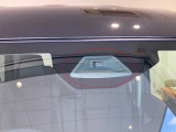 デュアルセンサーブレーキサポートII フロントガラス上部にあるセンサー部です。単眼カメラとレーダーで車両前方の状況を検知し各種制御を行います。衝突被害軽減ブレーキ・誤発進抑制機能 等