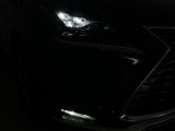 【三眼フルLEDヘッドランプ】ヘッドライトの高さを乗車人員による沈み込みを感知して自動で調整します!