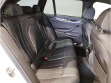 BMWの大きなシートは疲れにくく、搭乗者を包み込んでくれる安心感が御座います。