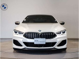 【キドニーグリル】BMWは約90年もの間、ほぼ全ての車両にひと目でBMWだと分かるこの特徴的なフロントグリルが備えられ、デザイン・アイコンとして親しまれてきました。