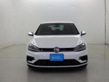 VWは小さな車も、大きな車も、平等です。クラスによって品質や安全性に差を付けない。ボディ剛性と精度、重厚なドアの音はどの車種も共通です。是非一度体感してみて下さい。