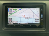 ナビゲーションは、フルセグTV対応のGathers純正メモリーナビを搭載しています。ナビに曲を記憶させるミュージックサーバー使用時は、別途SDカードが必要になります。