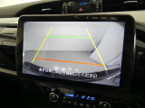 車庫入れの強い味方。後退時の死角をチェックするために便利です。