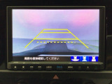 【バックカメラ】運転が苦手な方も車庫入れラクラクです!ギアをリバースに入れれば自動的に切り換わりますので、面倒な操作は不要です♪狭い駐車場もお車を傷つけず安心ですね!