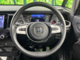 インテリアに合わせたデザインのステアリングは、運転される方のことも考え、運転しやすい形状、大きさです。是非一度、実際に触ってお確かめください。
