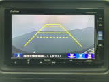 バックでの車庫入れも安心です! リアカメラが付いているバックモニター付のナビを装備しております。操作線もついており距離感も画面から確認できます。