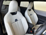 MINIの少し硬めのシートは乗り降りもしやすく、長距離ドライブでも疲れにくいように設計されております!