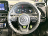 インテリアに合わせたデザインのステアリングは、運転される方のことも考え、運転しやすい形状、大きさです。是非一度、実際に触ってお確かめください。