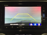 【バックカメラ】運転が苦手な方も車庫入れラクラクです!ギアをリバースに入れれば自動的に切り換わりますので、面倒な操作は不要です♪狭い駐車場もお車を傷つけず安心ですね!