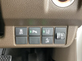 ハンドルの右側にはヘットライトレベライザーとHondaセンシング用のメインスイッチがついています。ヘッドライトレベライザーは道路状況や積荷の加重に応じてライトの高さを調節できます。