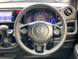 インテリアに合わせたデザインのステアリングは、運転される方のことも考え、運転しやすい形状、大きさです。是非一度、実際に触ってお確かめください。