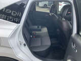 コンパクトな車ですが、後席も充分なスペースを確保しています。足元空間も広くリラックスしてドライブが楽しめます。