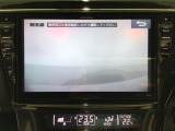 【バックカメラ】運転が苦手な方も車庫入れラクラクです!ギアをリバースに入れれば自動的に切り換わりますので、面倒な操作は不要です♪狭い駐車場もお車を傷つけず安心ですね!