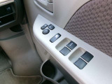 ドアミラー電動格納、パワーウィンドウ付車です。