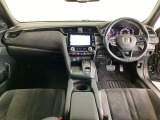 車内は光触媒抗菌消臭施工済です。スタイリッシュなデザインでスポーティなインパネ周りを演出します。グローブボックスやカップホルダーのほかにトレーなどたくさんの収納スペースが付いています。