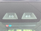 【スマートアシスト】走行中に前方の車両等を認識し、衝突しそうな時は警報とブレーキで衝突回避と被害軽減をアシスト。より安全にドライブをお楽しみいただけます。
