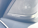 ●harman/kardonサウンドシステム:オーディオ専門メーカーが手掛けるプレミアムスピーカーを装備。多数のスピーカーから、音の粒立ちまで分かる高品質な音楽をお楽しみいただけます。