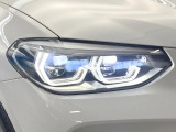 ●LEDヘッドライト:夜間走行時も良好な視界を確保し安心して運転できる高輝度LEDヘッドライトを装備!点灯速度が早く、消費電力も抑えられています。