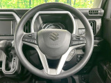 インテリアに合わせたデザインのステアリングは、運転される方のことも考え、運転しやすい形状、大きさです。是非一度、実際に触ってお確かめください。