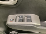 パワーウインドウは運転席でドア4枚とも上下の操作ができるようになっています。子供さんが勝手に操作できないようにロックすることも可能です。