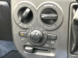 寒い冬も暑い夏も全席に快適な空調を届けてくれる、ダイヤル式エアコンを装備♪