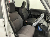 【フロントシート】さまざまな体格の方が快適に運転ができるよう配慮したシートになっております。