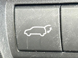 【パワーバックドア】スマートキーや運転席のボタンを押すだけでリアゲートが自動で開閉します!荷物を持っている時や、高い位置にあるバックドアを閉める際に便利な機能です♪